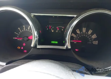 2005 Ford Mustang V6 Deluxe/V6 Premium z USA, uszkodzony, nr VIN 1ZVFT80N955114839